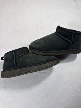 UGG Classic Mini Boot Black Suede Shearling Lined Size 8